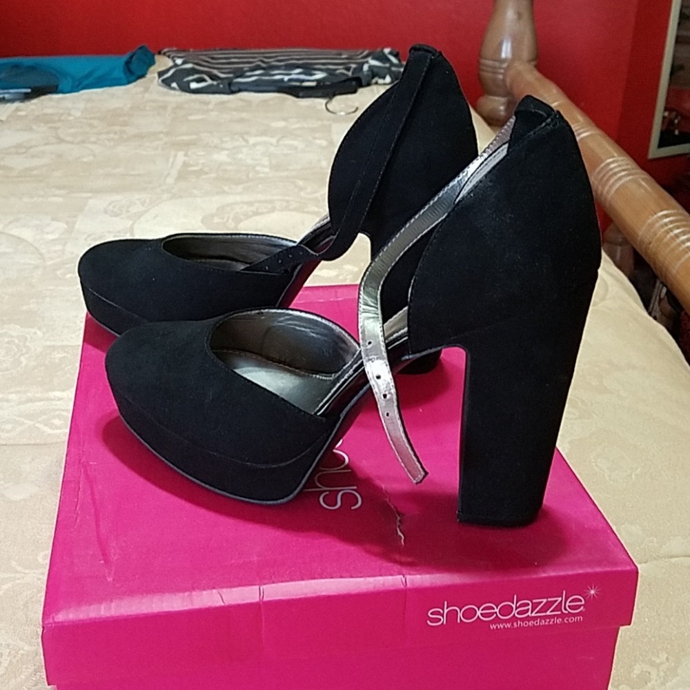 New Worthington black suede shoes size 9M